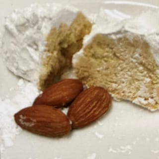 6 Almond Cookies